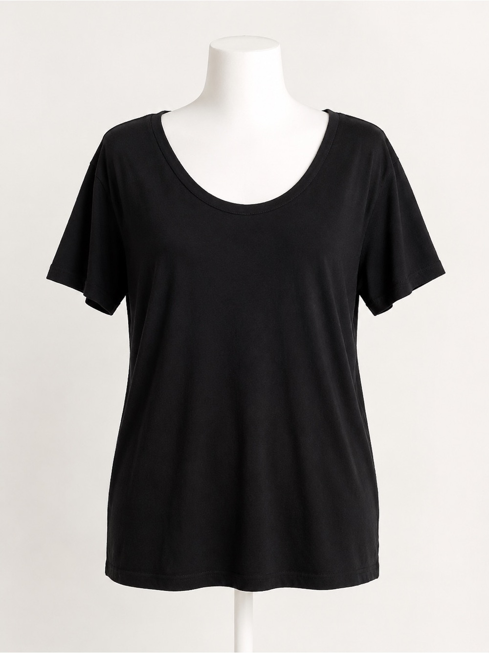 Everyday Scoop Neck Black Short Sleeve Tee